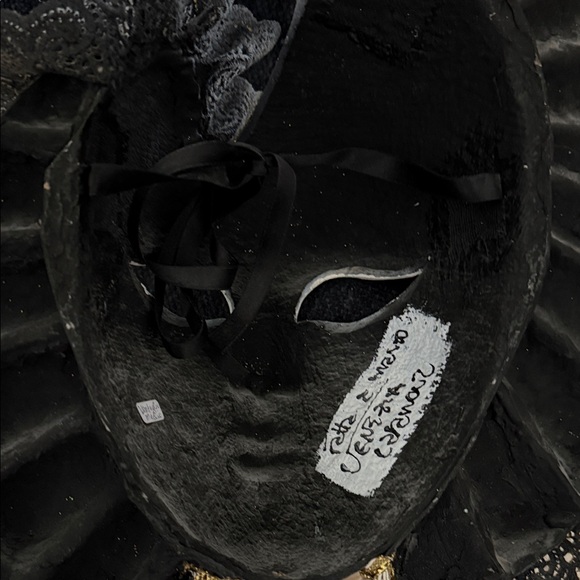 Signed Elegant Venetian Mask - Picture 6 of 6